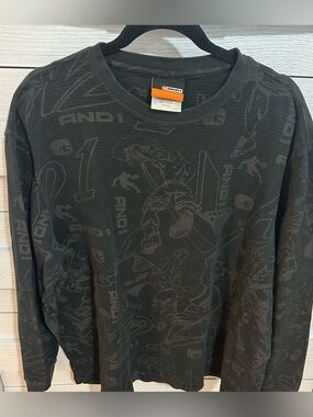 AND1 Black Crewneck Sweater with Subtle Basketball Graphic Men’s XL 🏀🖤
